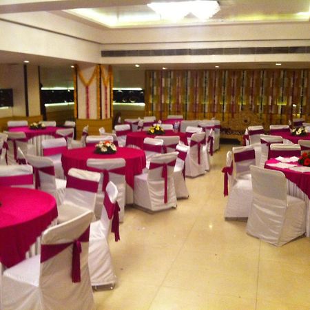 Hotel The Rajshahi Palace Indore Exterior foto
