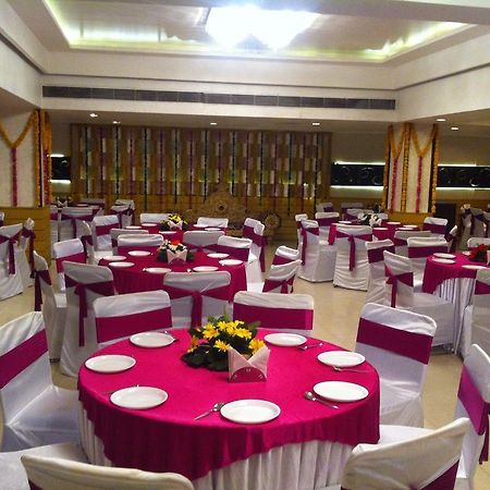 Hotel The Rajshahi Palace Indore Exterior foto