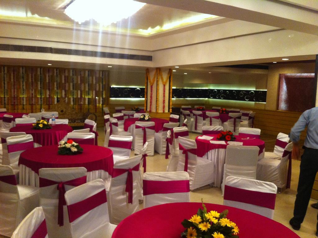 Hotel The Rajshahi Palace Indore Exterior foto