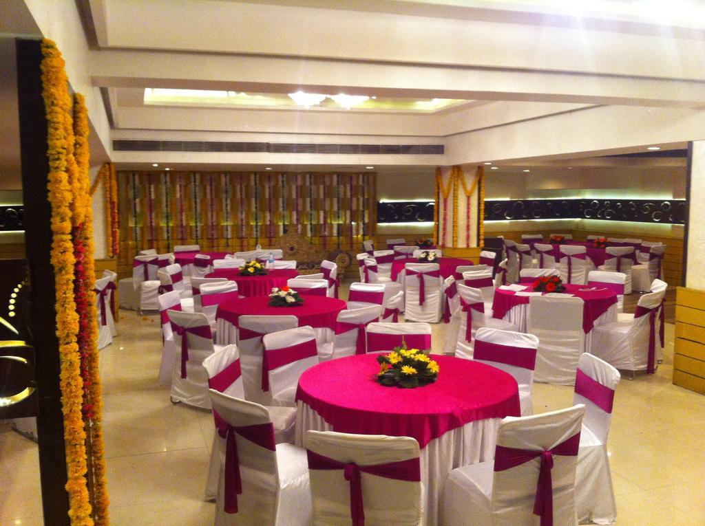 Hotel The Rajshahi Palace Indore Exterior foto