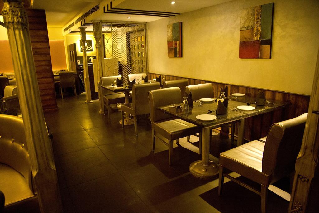 Hotel The Rajshahi Palace Indore Exterior foto