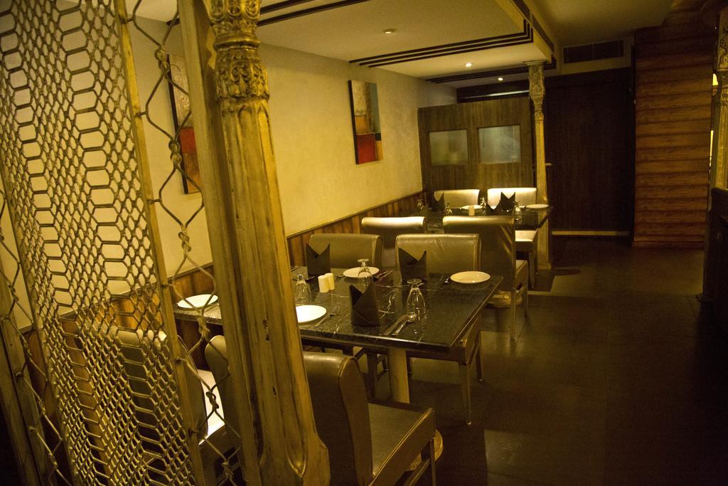 Hotel The Rajshahi Palace Indore Exterior foto