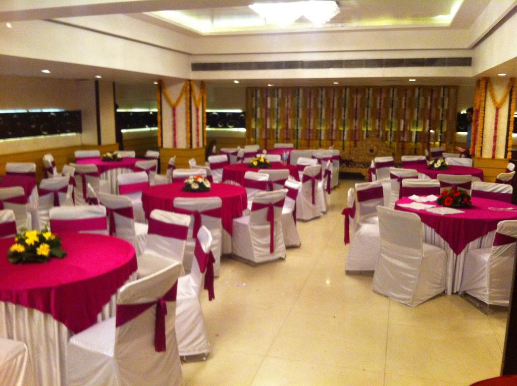 Hotel The Rajshahi Palace Indore Exterior foto