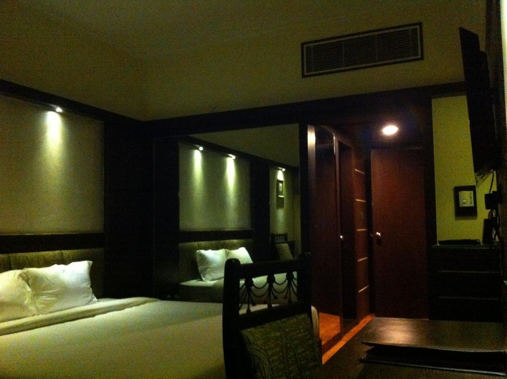 Hotel The Rajshahi Palace Indore Zimmer foto