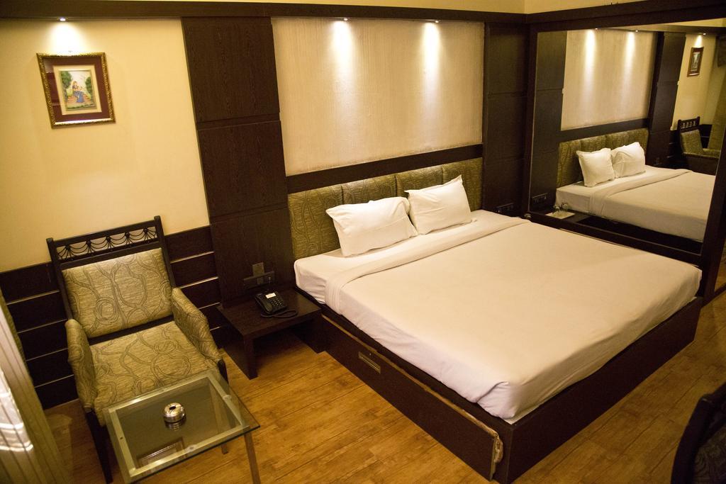 Hotel The Rajshahi Palace Indore Zimmer foto