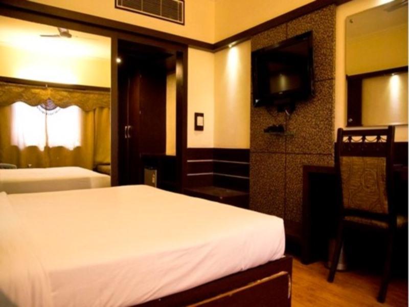Hotel The Rajshahi Palace Indore Exterior foto